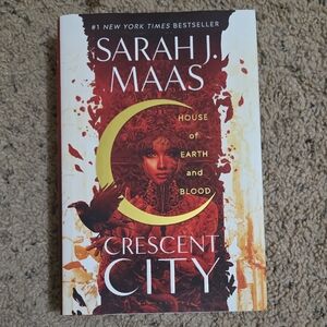 Sarah J. Maas Crescent City: House of Earth and Blood HARDCOVER